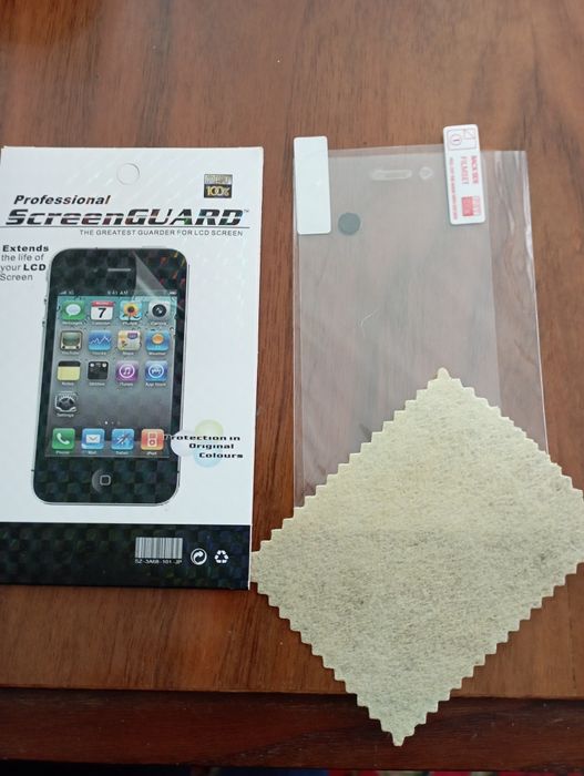 Защитное стекло на телефон.