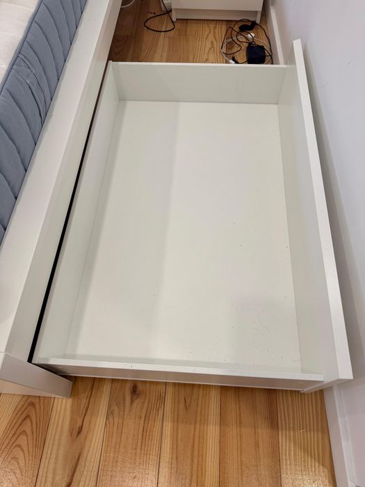 Cama casal completa + móveis e colchão