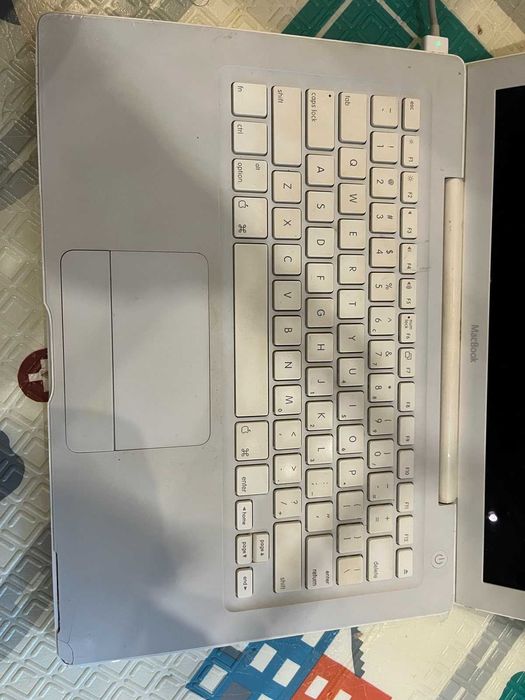 MacBook    a1181