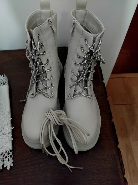 Botas brancas número 38