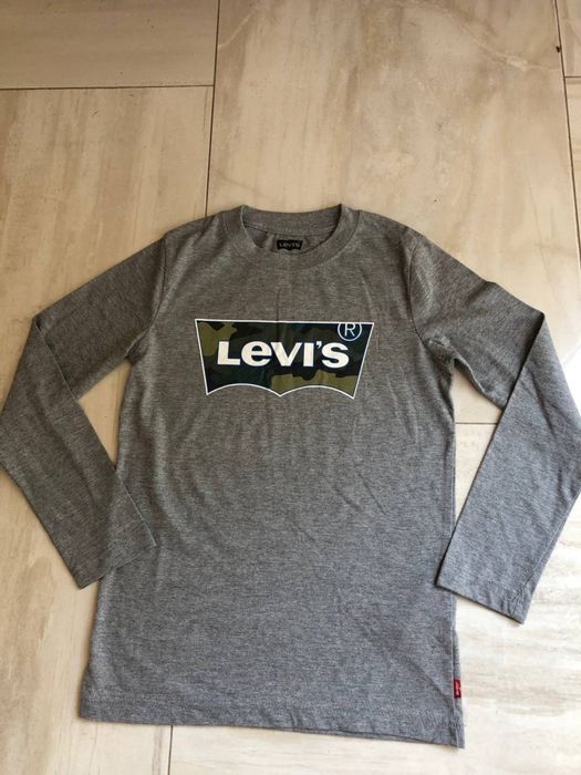 Levis лонгслив из США на 8 лет