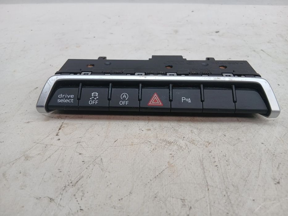 Botão / interruptor 4 piscas AUDI Q3 (F3B)