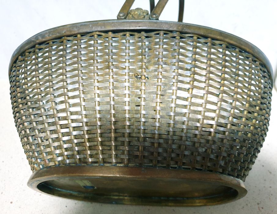 Fantástico grande antigo cesto em latão
