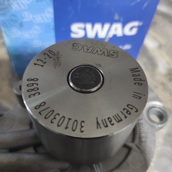 Водяная помпа SWAG 30 10 3078 Германия новая оригинал Audi