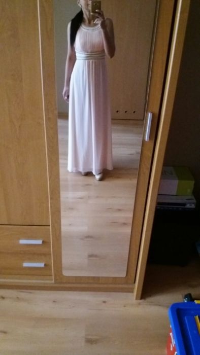 Długa, śliczna sukienka na wyjątkową okazję