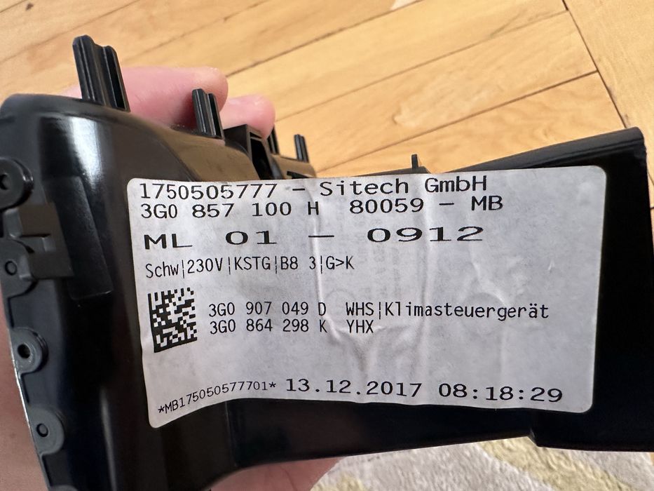 Решітка воздуховода Passat B8 (задній)