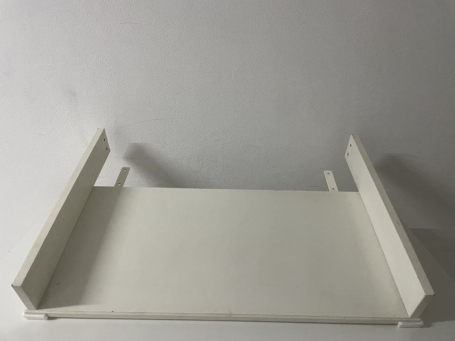 Estante HENSVIK IKEA com fráldario