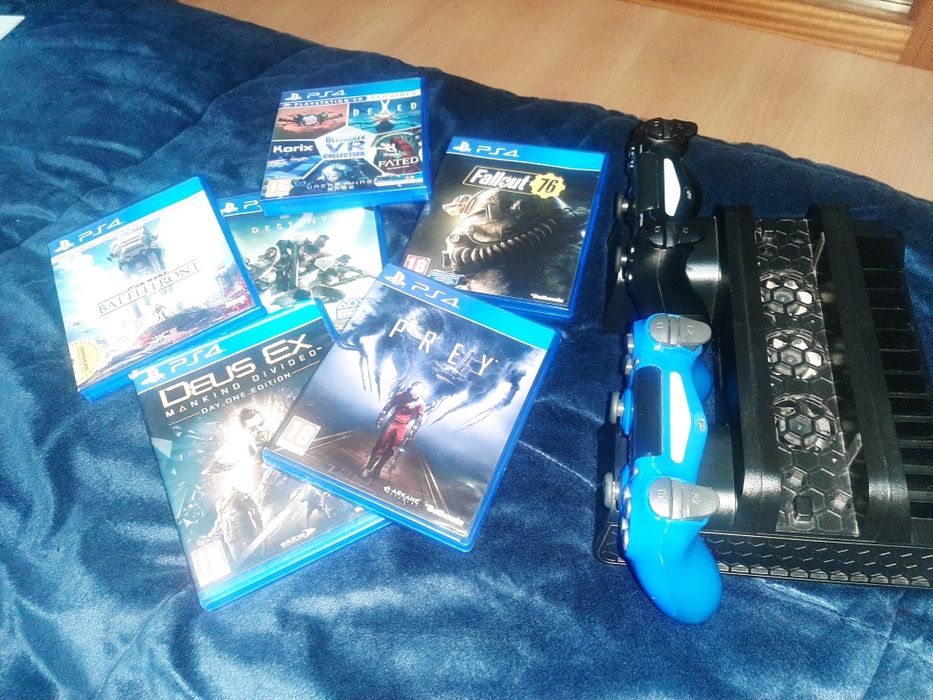 Ps4 com Comandos jogos e base para carregar