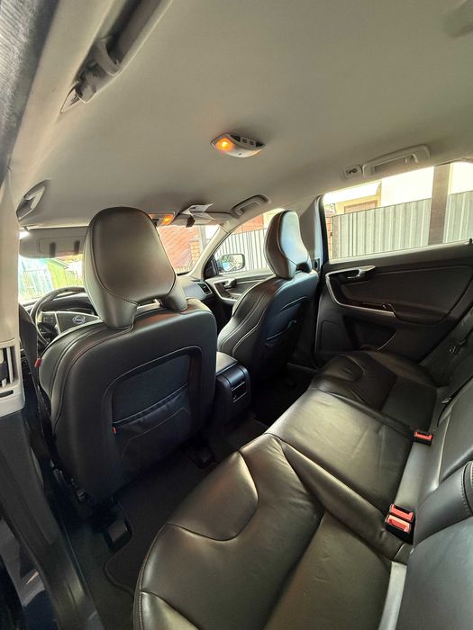 volvo xc60  2015 р   2.0  дизель