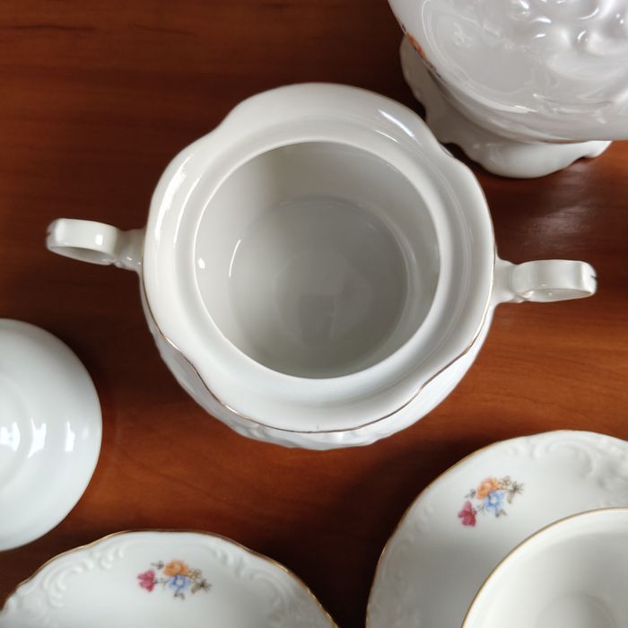 Serwis porcelanowy do kawy z Wałbrzycha.