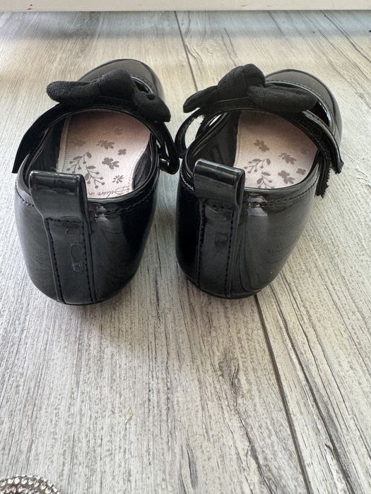 Buty dziewczęce, eleganckie, lakierki