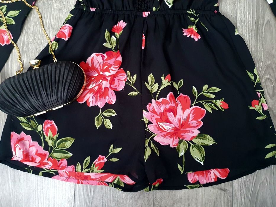 Комбінезон-ромпер.