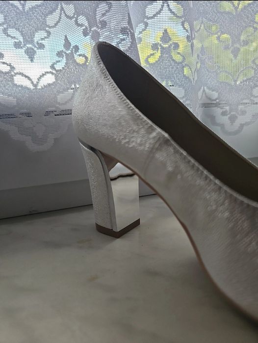 Buty na obcasie nowe