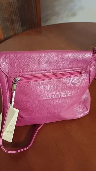 Różowa torebka listonoszka