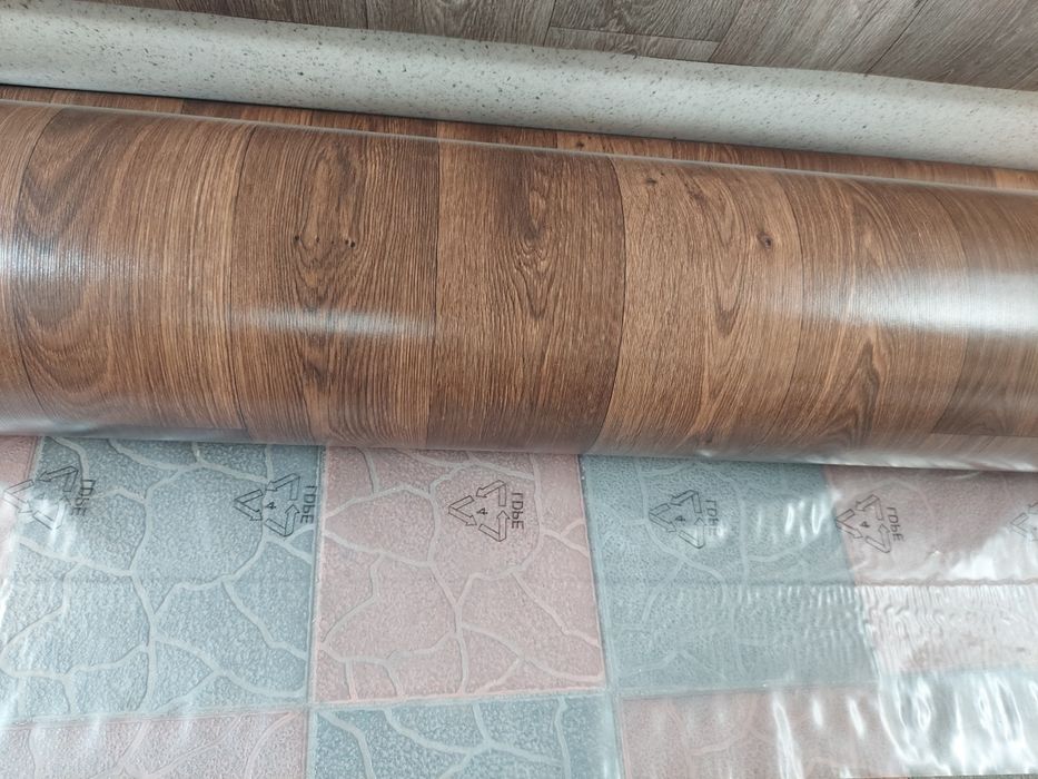 Побутовий та напівкомерційний лінолеум Таркетт та Sommer