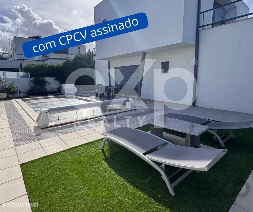 Moradia Contemporânea com Piscina entre São Martinho do Porto e Nazaré