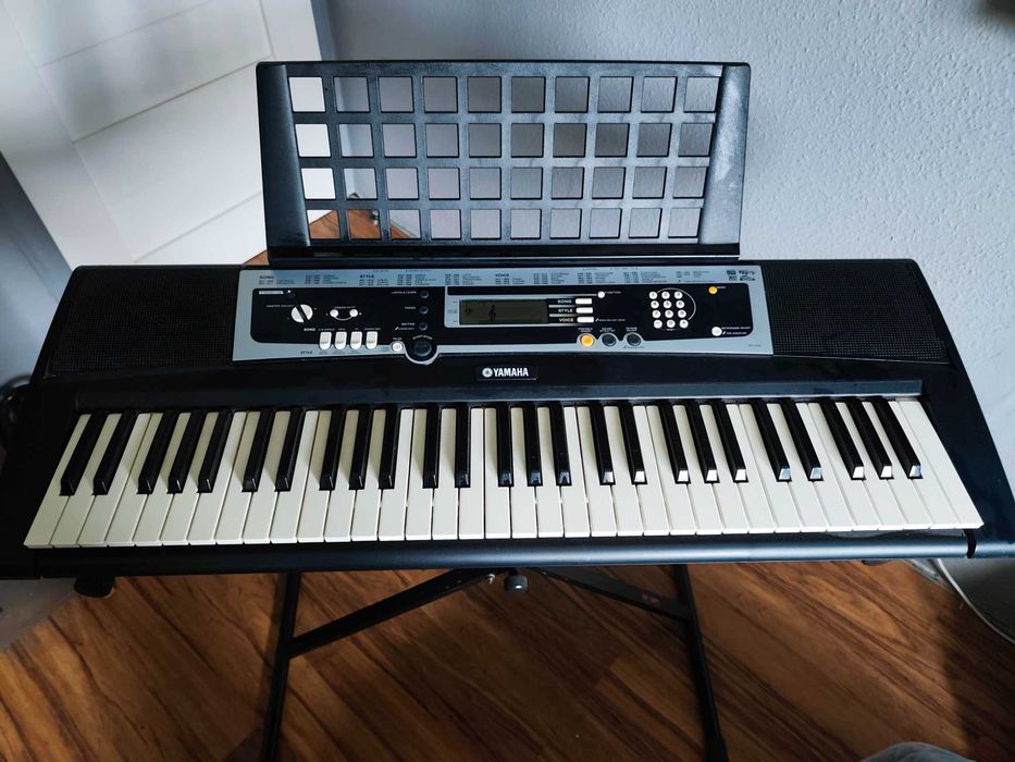 Keyboard Yamaha YPT-210