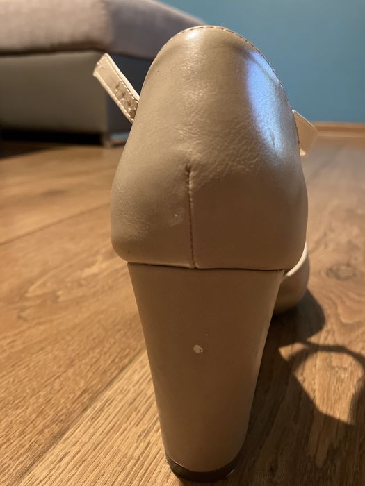 Buty na obcasie   .
