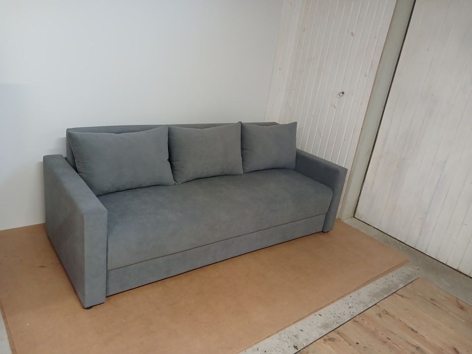 В тканині антикіготь миюча. Нові дивани.