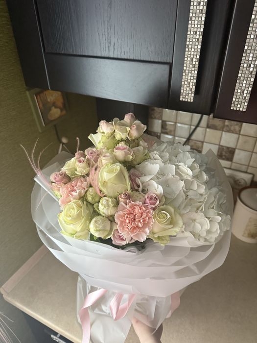 Букет із живих квітів