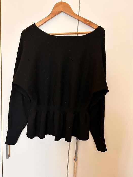 Czarna bluzka falbana