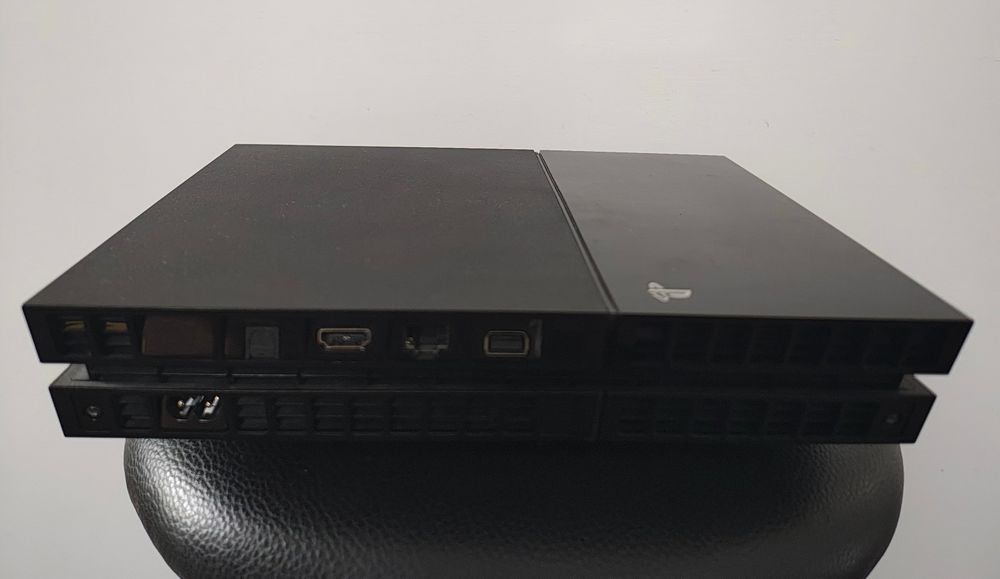 Konsola  PlayStation 4   PS4