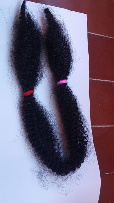 Cabelo Kinky Twist – 4 mechas + agulha de crochet grátis
Cabelo Kinky Twist dividido em 4 mechas, com agulha de crochet incluída gratuitamente.