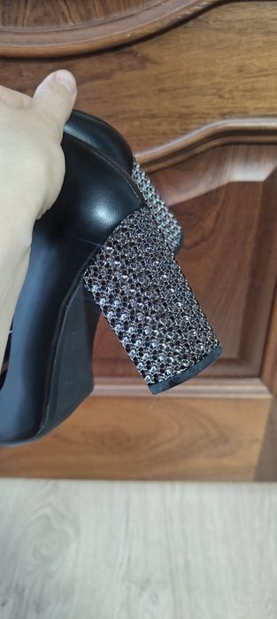 Чорні туфлі з каблуком