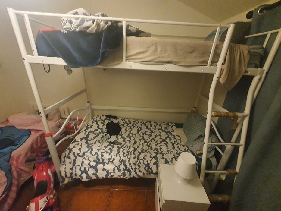Vendo cama de solteiro