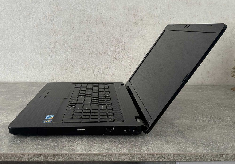 Ноутбук HP G72 (17.3" LED / Core i3 / 4 ГБ DDR3 / 320 ГБ HDD / HDMI)