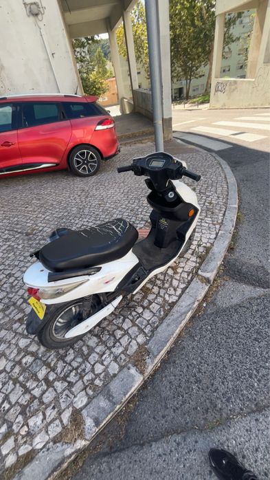 Vendo mota eletrica a andar