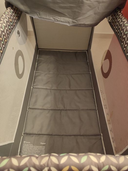 Cama de viagem com muda fraldas