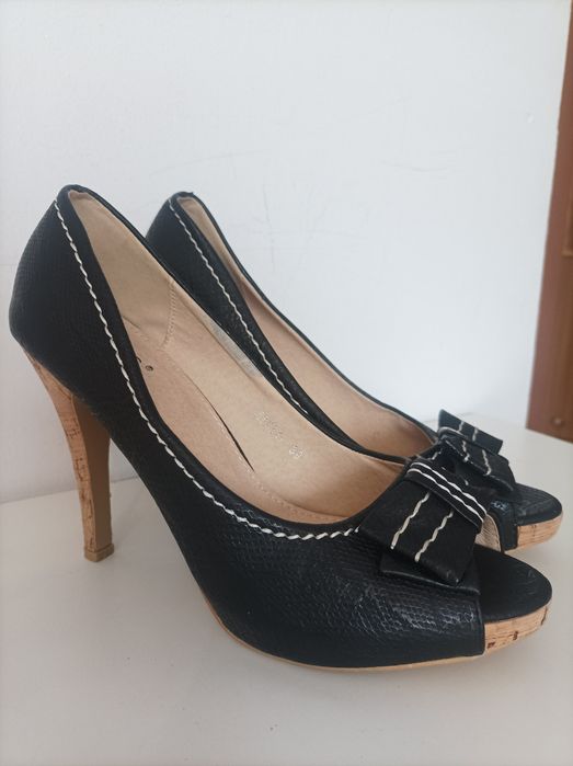 Eleganckie buty Clowse przód odkryte obcas 11 cm rozmiar 39