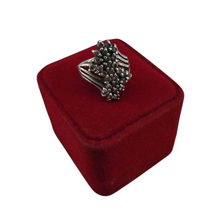 Śliczny srebrny pierścionek 925 – 8,17 g