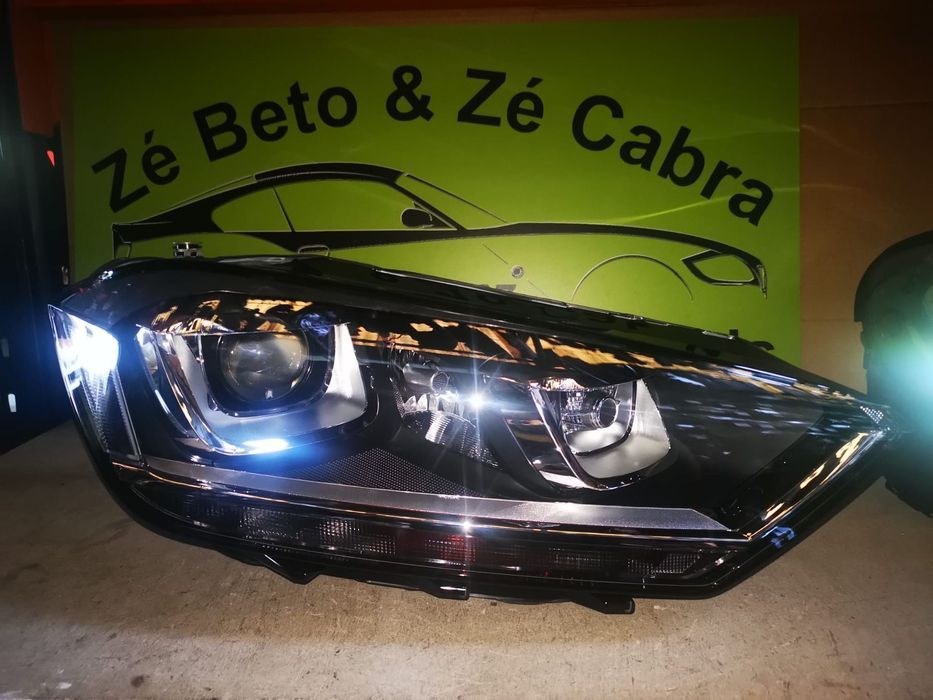 VW GOLF SPORTSVAN FAROL XENON DIREITO - FF041