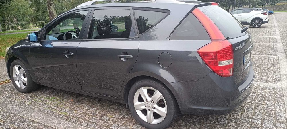 KIA CEED sporty wagon diesel foto 3