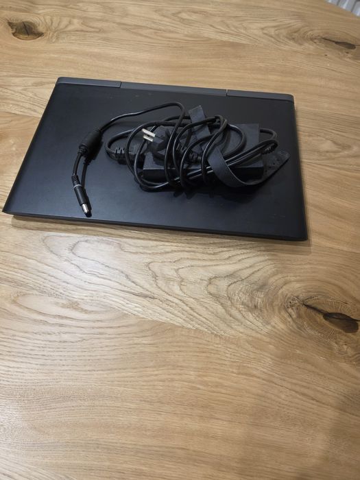 Dell Inspiron 7577 , intel i7 , 16 Ram , dysk 1 TB , karta  4 GB