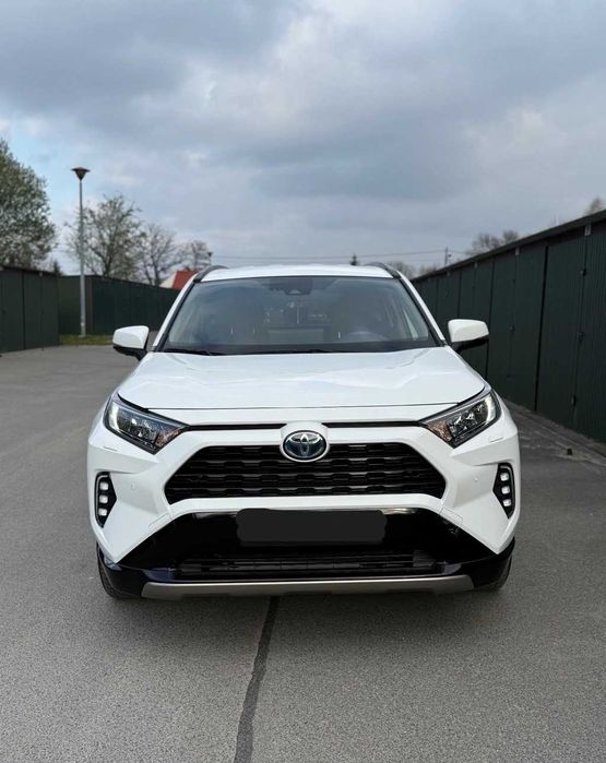 Продам автомобіль Toyota RAV4 2023 року