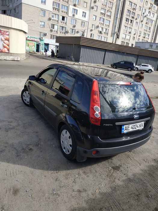 Продам фиесту газ.бенз.не крашена не одна деталь.кузов оцинкован.стекл