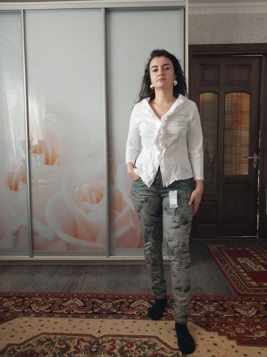 Жіночі  цікаві і сірі стрейчеві щтанці під джинс М розмір з середньою