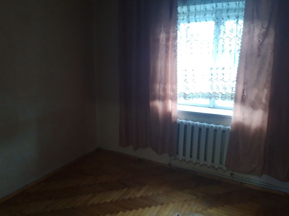 Продається 2-х кімнатна квартира  в самому центрі смт. Рожнятів