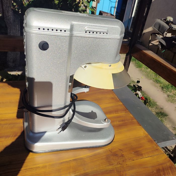 Міксер тістоміс.