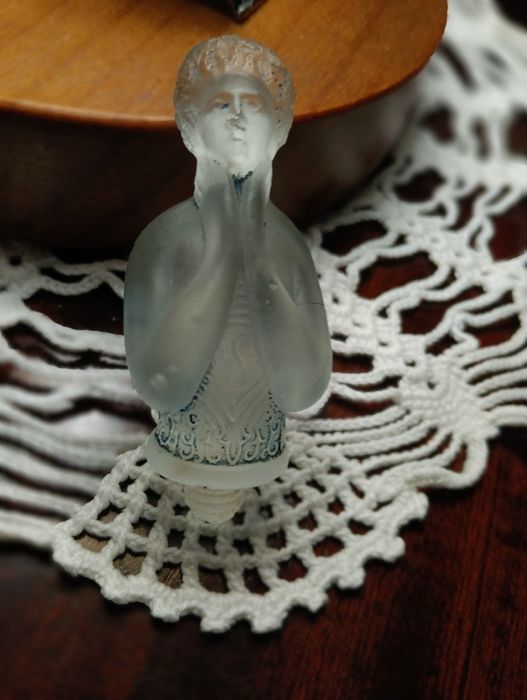 Bela tampa/ rolha antiga de vidro fosco