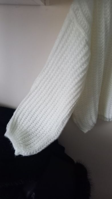 Piękny sweter dzwonek śmietankowy uni s m l xl nowy Włochy