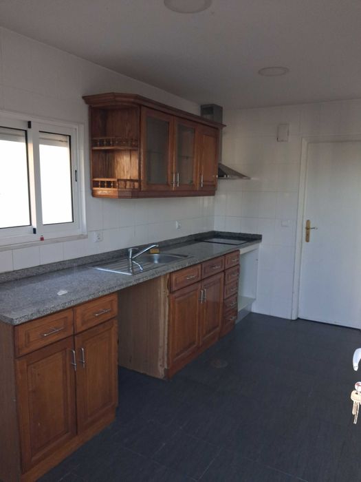 Alugo casa em Arcozelo