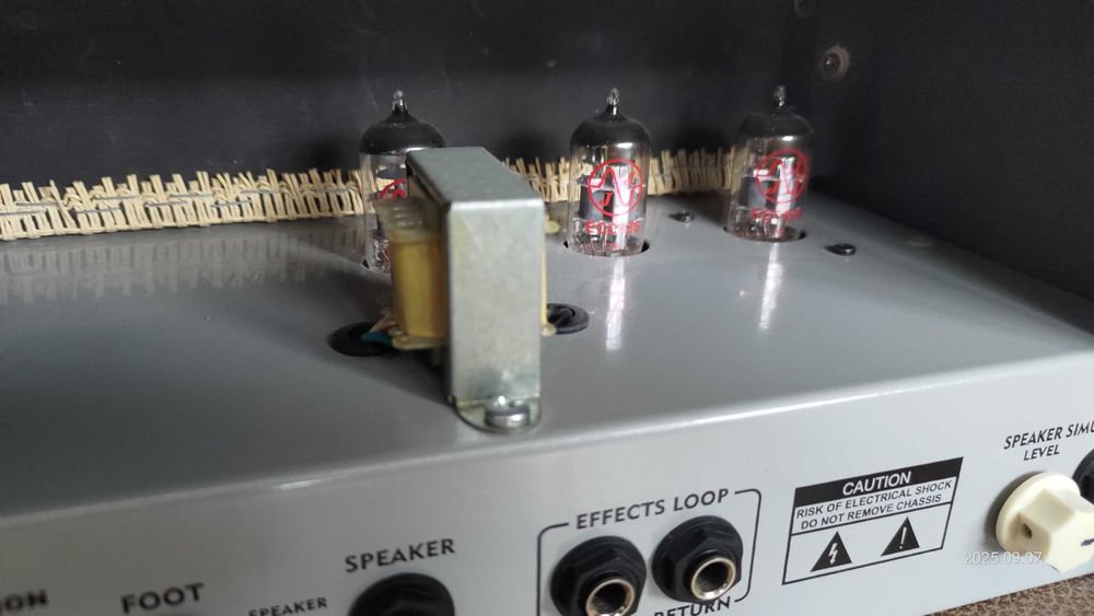 1-wattowy w pełni lampowy wzmacniacz typu HEAD w stanie idealnym