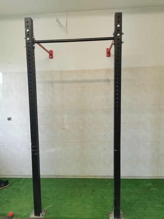 Klatka funkcjonalna montowana do ściany