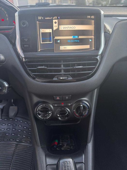 PEUGEOT 208 1.4 HDi
