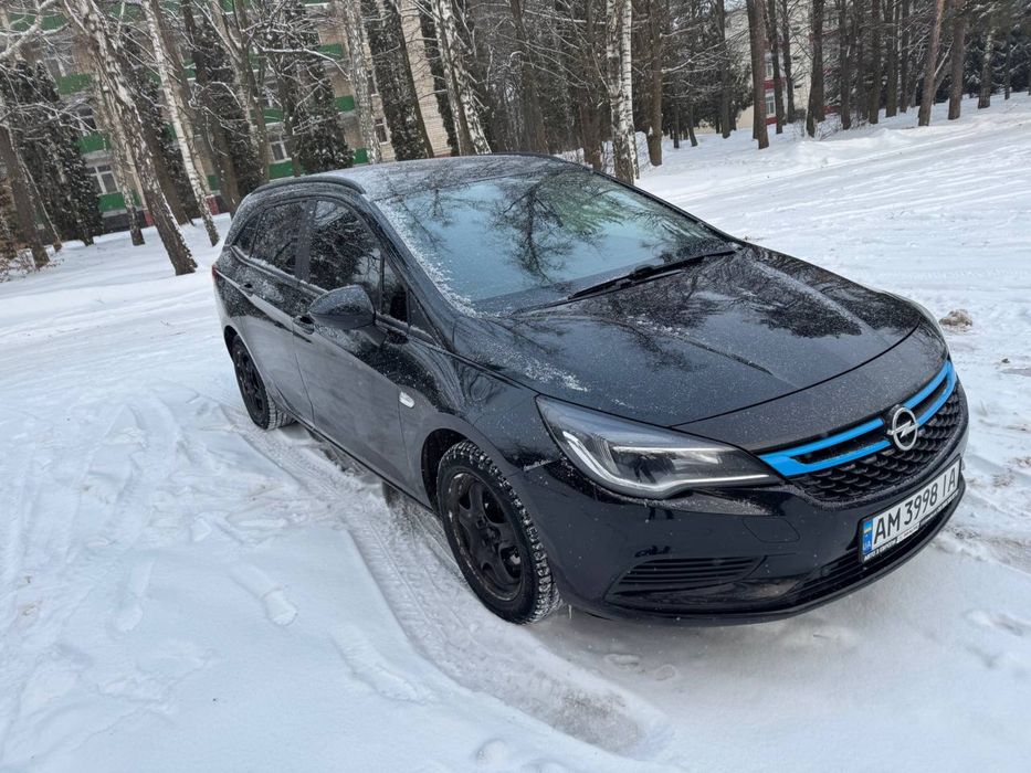 Продам власний автомобіль Опель Астра К