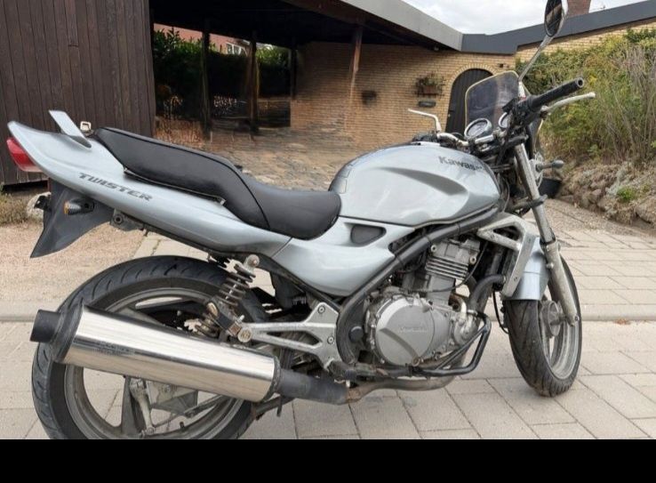 Запчастини до Kawasaki ER5